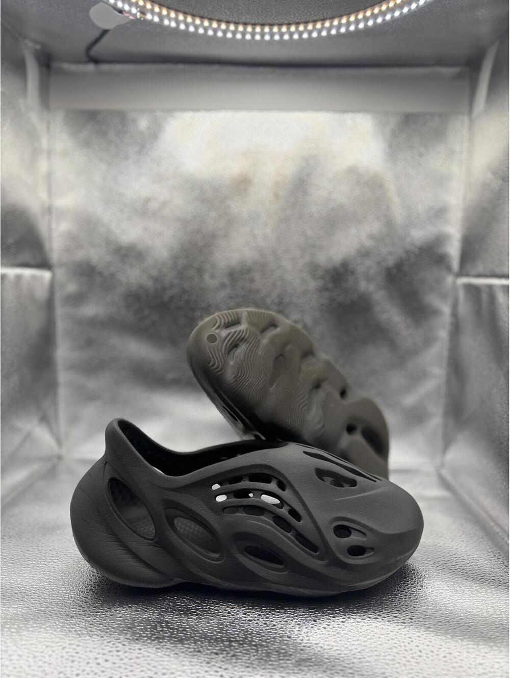 Adidas Yeezy foam rnnr carbon